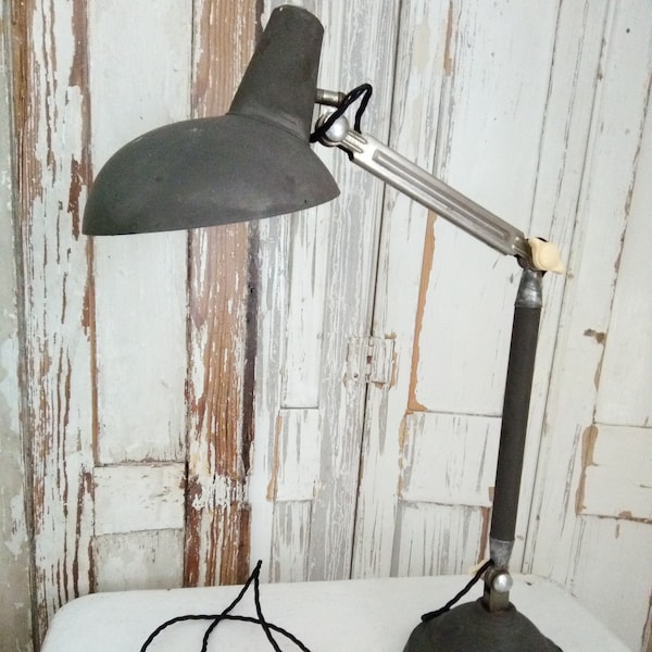 Original french table lamp, office lamp, vintage lamp, work lamp, workshop lamp, architect lamp, Bauhaus, hinged lamp,....CHARMANT!