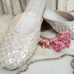 Two pairs of beautiful vintage sandals, white Indian slippers with sequins.....CHARMANT!
