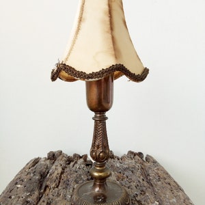 Small lamp, table lamp, bedside lamp .... CHARMANT!