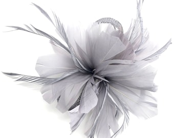 Tocado de plumas plateadas y grises