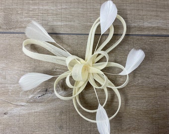 Cream / Ivory Feather Fascinator