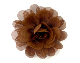 Pinza para el pelo con flor de gasa marrón