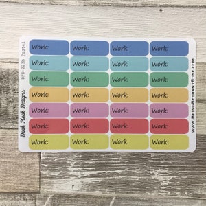 Op de afbeelding: Een vel met pastelkleurige labels met het woord "Work:" erop gedrukt. De labels zijn gerangschikt in een raster van 4 kolommen en 7 rijen.