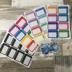 Op de afbeelding: Een set kleurrijke planner stickers met een regenboog, pastel en zwart kleurenschema. De stickers hebben een rasterindeling met de woorden "Work" en "MTWTFSS" erop gedrukt. De stickers zijn ontworpen voor gebruik in een planner of dagboek.