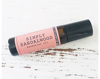 A mistura de rollerball de perfume orgânico Simply Sandalwood apoia a paz