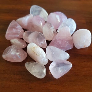 Naturalny kryształ kwarcu różowego. Tumbled Rose Quartz Crystal. Wybierz swój rozmiar