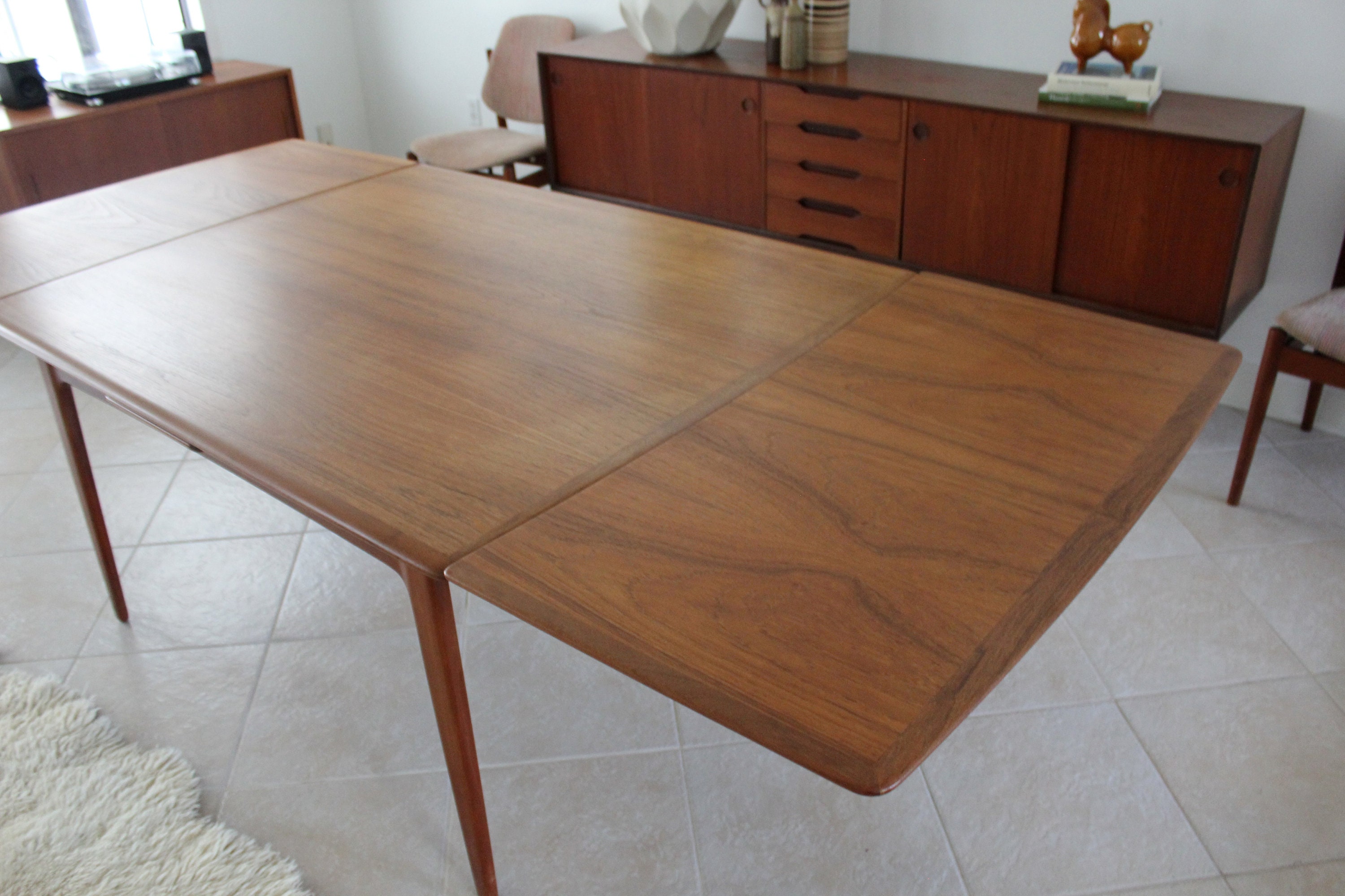 Teak Dining Table For Indoor Use: A Classic Choice