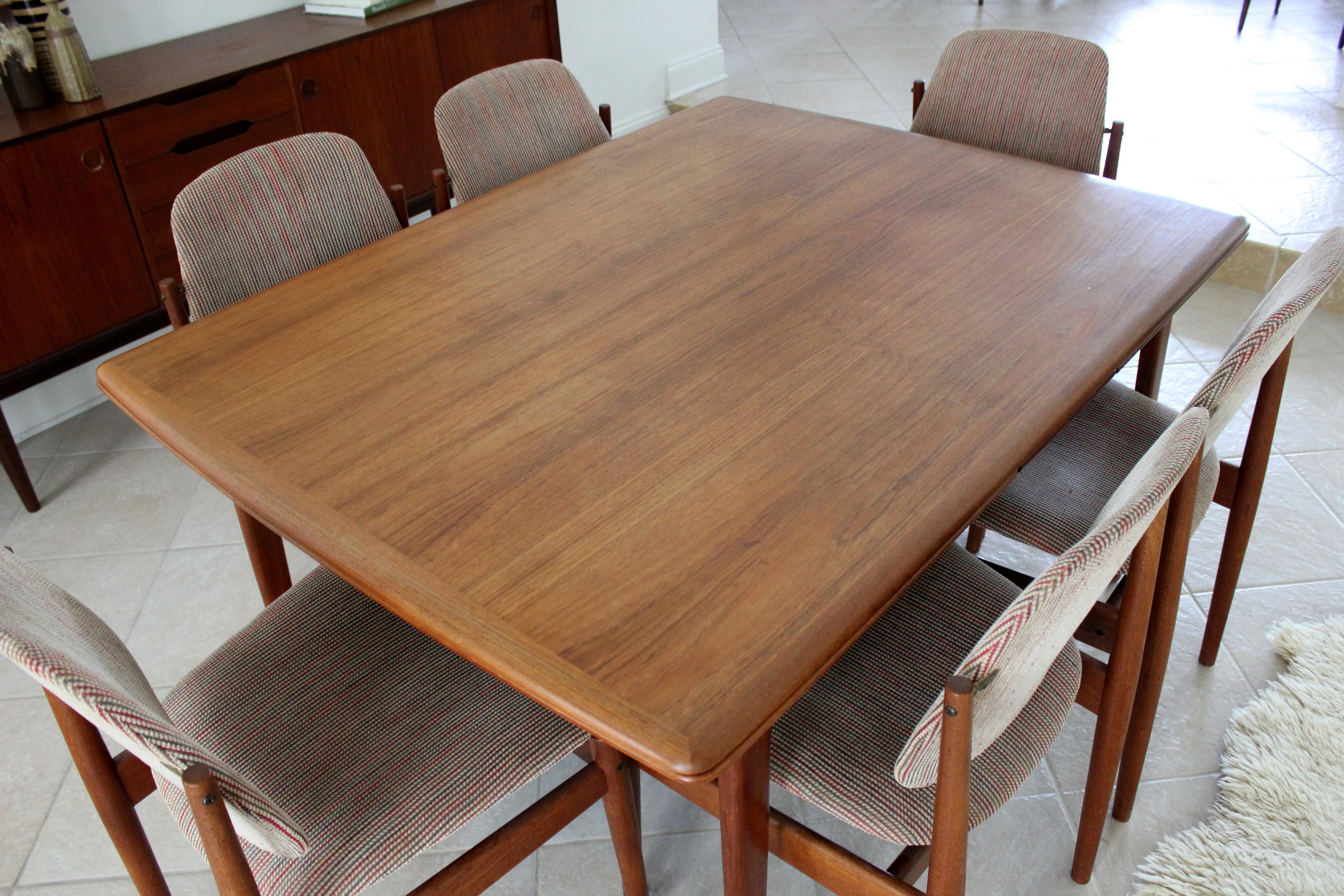 Custom Teak Dining Table: Tailored To Your Taste