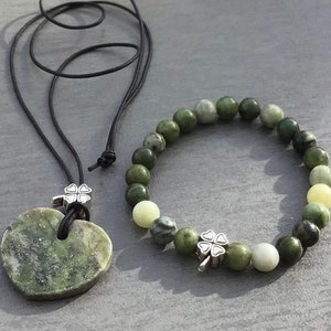 St. Patrick’s Day. Connemara marble bracelet Shamrock clover and heart pendant. Irish Jewelry Irish gift. Made in Ireland Irish souvenir ar