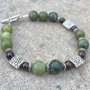 Connemara marble chunky bracelet with garnet. Celtic bracelet . Irish jewelry. Gemstone jewelry. Newgrange bracelet .