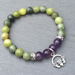 Connemara Marmor mit Edelsteinperlen Claddagh bracelet.Celtic Edelstein Schmuck Muttertagsgeschenk Irish Schmuck Geschenk Irish Andenken