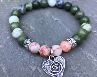 Connemara Marmor Stretch Armband mit keltischem Herz Anhänger