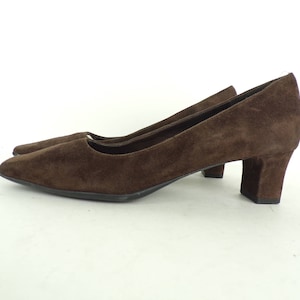 Vintage Vaneli Suede Pumps, Brown Suede Shoes Womens Size 5.5N, Brown Heels, Heeled Pumps, 1980s Classic Heels, Work Shoes, Narrow Width