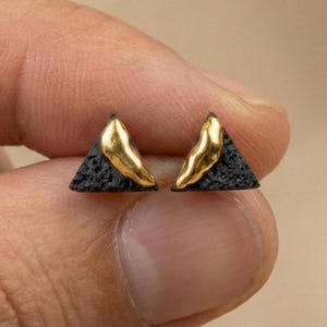 Schwarz & Gold Porzellan Ohrstecker für Herren - Skulpturaler minimalistischer Statement-Schmuck