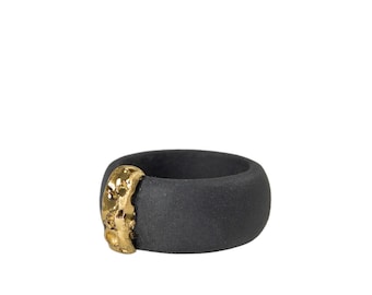 Elegante anillo de porcelana negra con brillo de oro de 24 k, lujosa joyería de cerámica hecha a mano, regalo único para ella, pieza de declaración de aniversario