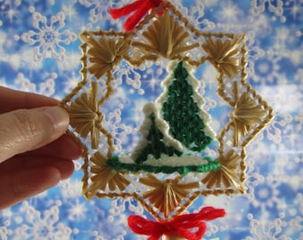 Straw Ornament with Yarn Pine Trees Scandinavian Style Plastic Canvas Decoration (Needs Repair)