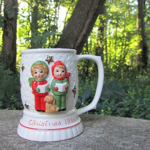 Christmas Musical Mug Josef Originals &quot;Joy to the World&quot; Carolers with Dog Dated 1980 Japan