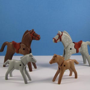 Figuras de caballos de plástico, conjunto de actividades de rancho con vallas del oeste, Playmobil Geobra 3299 vintage