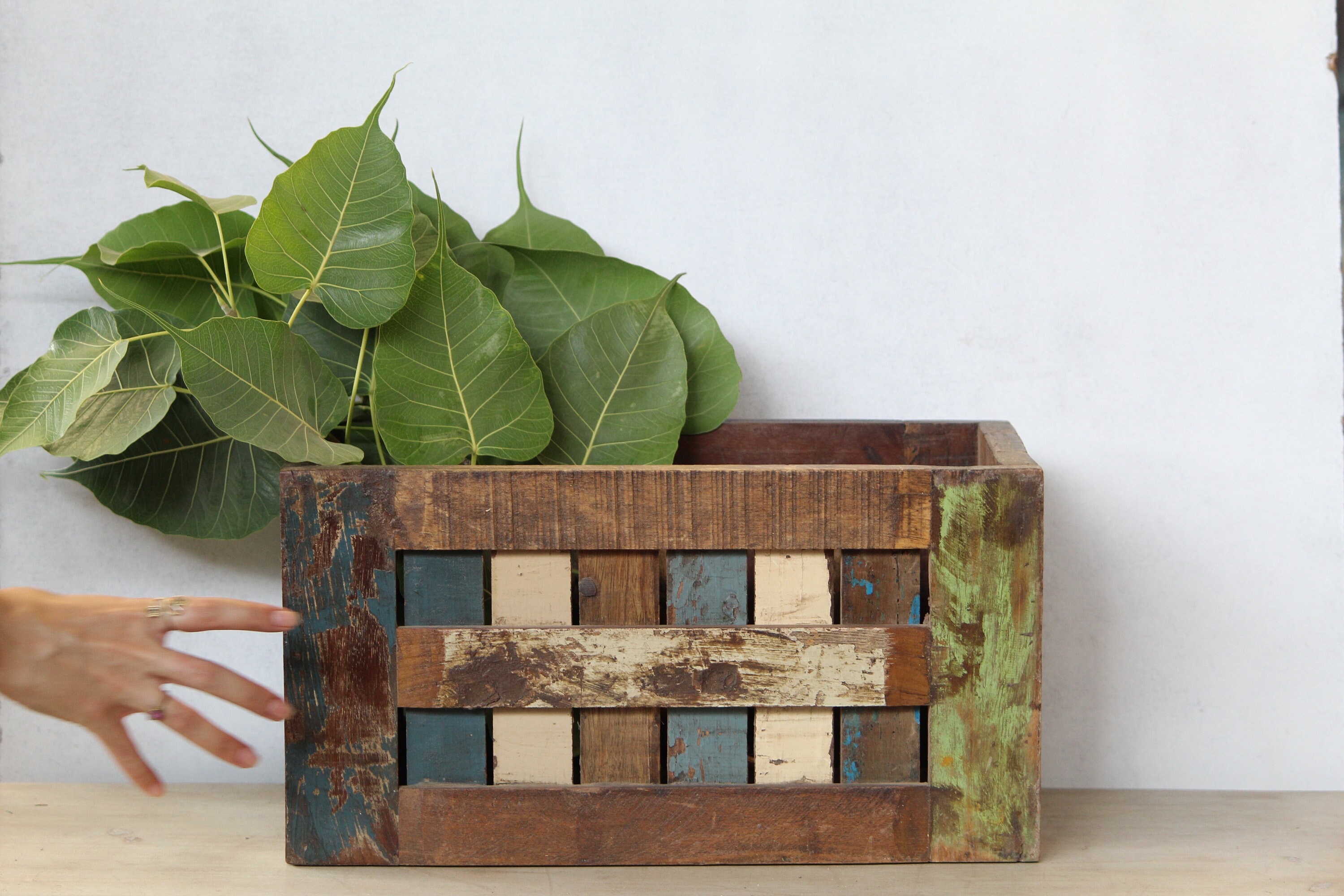 Caja rústica de madera artesanal / puesto de revista / Etsy