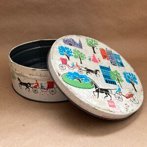1959 Barton&#39;s Candy Corporation Bonbonniere tin horse and carriage scene