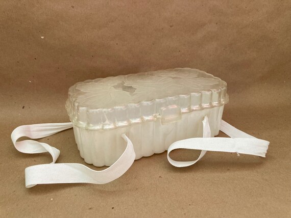 1950s Theresa Bag Co white Lucite purse box - image 2