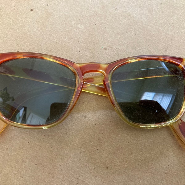 Vintage Foster Grant faux tortoise shell sunglasses