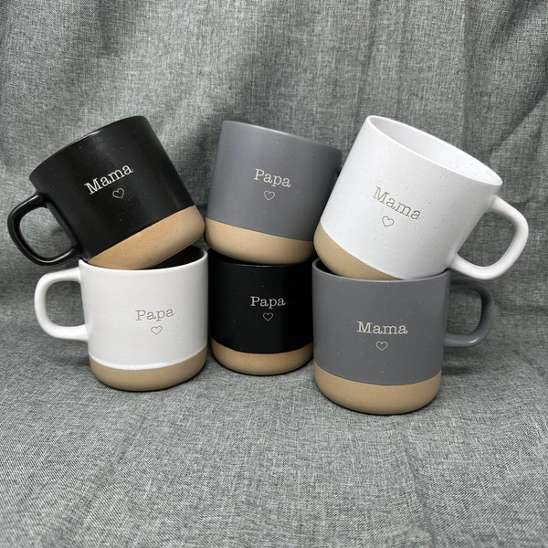 Mama oder Papa Tasse aus Keramik mit 360ml Gravur | Grau - Schwarz - Weiß | Muttertagsgeschenk | Vatertagsgeschenk