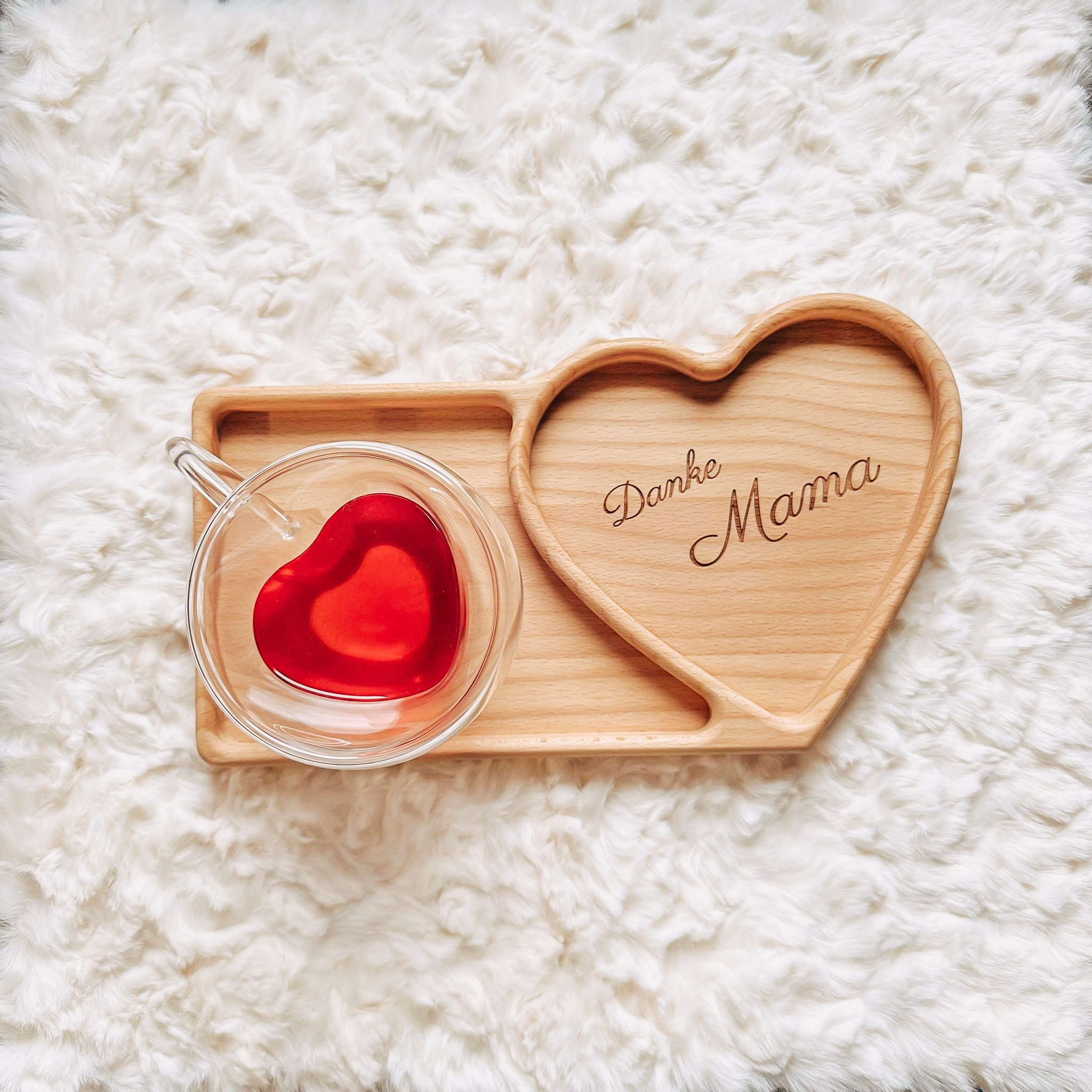 Liebhaber erhöht ihr Hände und macht Herz Symbol ausdrücken Bedeutung von  Liebe Freundschaft und Freundlichkeit gegenüber ihr Freund und Liebhaber.  Paar Verwendet ihr Hände zu machen Herz Symbol Das meint Liebe und, image size:2048x2048