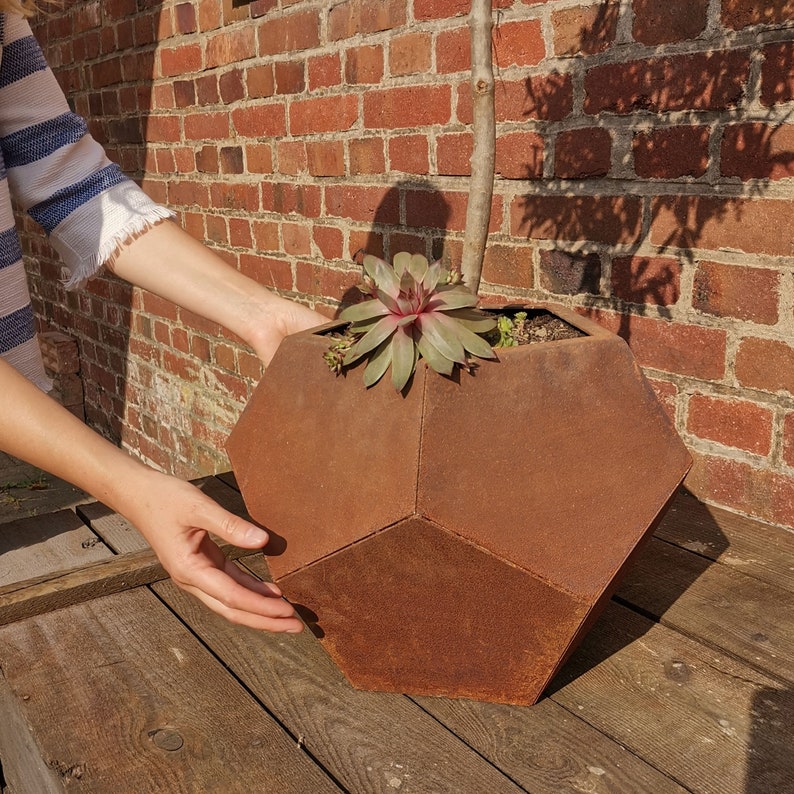 Blumentopf, Pflanzgefäß aus Cortenstahl Größe S Geschenk Garten, Ideal