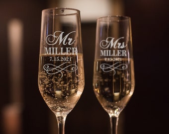 Custom Wedding Champagne Flutes, Mr. and Mrs. Personalized Champagne, Bride Groom Wedding Toasting Flutes, Wedding Glasses, Gift for Couples