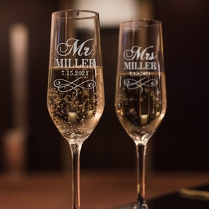 Set of 2, Wedding Champagne Flutes, Personalized Champagne Glasses Wedding  Flutes, Engraved Bride and Groom Toasting Glasses - Mr & Mrs Gift