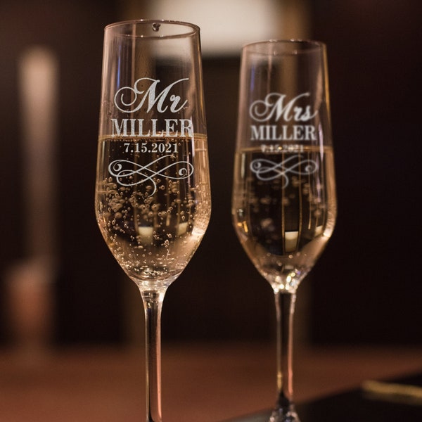 Custom Wedding Champagne Flutes, Mr. and Mrs. Personalized Champagne, Bride Groom Wedding Toasting Flutes, Wedding Glasses, Gift for Couples