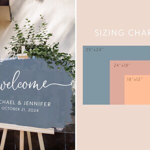 Pu&ograve; includere: Un cartello di benvenuto in acrilico trasparente con un design dipinto in grigio-blu. Il cartello mostra la parola "welcome", nomi e una data. Una tabella delle taglie mostra le dimensioni di 89cm x 61cm, 61cm x 46cm e 46cm x 30cm. Il cartello &egrave; su un cavalletto di legno.