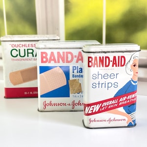 Lot von 3 Vintage Bandage Metalldosen ~ Johnson & Johnson Pflaster Curad Bandagen Sammlerstück ~ Sheer Strips ~ Klappdeckel ~ Erste Hilfe Werbung