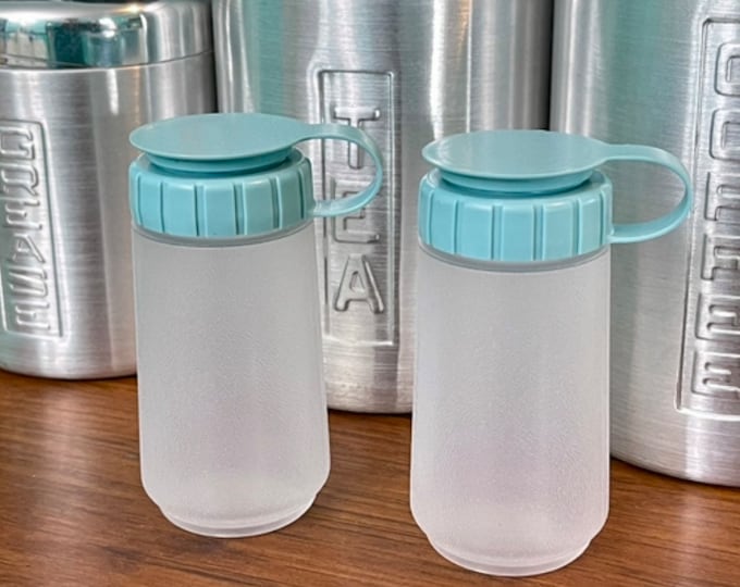 Vintage Rubbermaid Salt & Pepper Shakers Servin' Saver Flip Top Blue