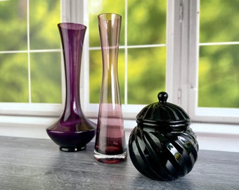 Vintage Purple Black Amethyst Glass Round Trinket Box with Lid Jewelry Box ~Mid Century Modern Paneled Purple Art Glass~Small Glass Jar Lid