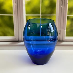 Vintage Cobalt Blue Glass Vase~Mid Century Modern Teardrop 6 3/4&quot; Floral Bouquet Flower Vase~Collectible Cobalt Blue Art Glass Home Decor
