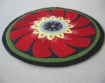 MAIL TO YOU Pattern: Big Red Flower Penny Rug, Summer Decoration. Wool, Wool Felt, Applique, Embroidery.