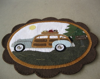 MAIL To You Pattern: Fishing with Woody Penny Rug,  Summer/Fall/Autumn Decoration Wool, Wool Felt, Applique