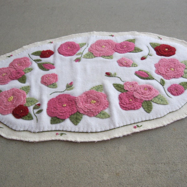 PDF Pattern: Rose Garden Penny Rug, Instant Download, Valentine's Day, Spring Decoration. Wool, Wool Felt, Applique