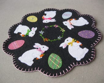 PDF Pattern: Bunny and Egg Penny Rug, Instant Download, Spring / Easter Decoration.  Wool, Wool Felt, Applique.