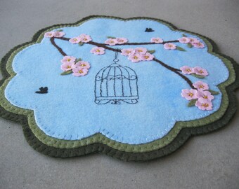 MAIL To You Pattern: Bird Cage Penny Rug, Spring / Summer Decoration, Wool, Wool Felt, Applique