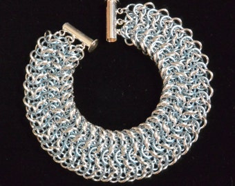 Eisblau und Silber Elfweave Chainmail Manschette