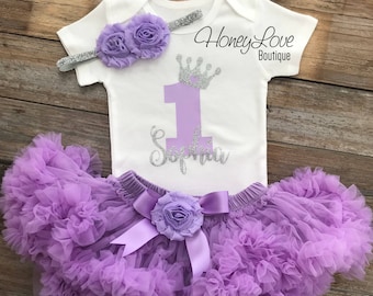 Personalisierte 1. Geburtstag Outfit Nummer 1 Tiara Krone Prinzessin Silber Glitzer Shirt Bodysuit, Lavendel lila Tutu Rock Blumen Stirnband