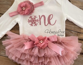 winter onederland outfit girl