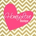 Eigenaar van <a href='https://www.etsy.com/be/shop/HoneyLoveBoutique?ref=l2-about-shopname&from_page=listing' class='wt-text-link'>HoneyLoveBoutique</a>