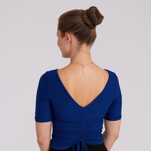 Größe S DOROTEA Draped Top in Royal Blau mit V-Rücken, Tango Top mit Ärmeln, Crop Top, Top mit Schleife, Salsa Top mit drapiertem Rücken Bild 1