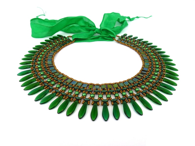 Emerald green necklace Nefertiti  hand-threaded image 1