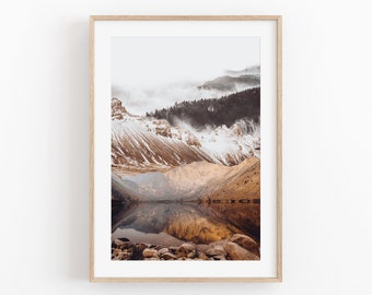 Impresión de reflejo de lago de montaña: Fotografía minimalista de naturaleza (descarga digital)