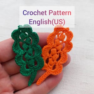 May include: Two crocheted leaf shapes, one green and one orange, are held in a hand. The image includes the text "Crochet Pattern English(US)".